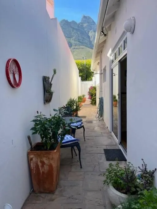Bay Beach Villa One Minute Camps Bay Beachfront Kapstadt 0*,  Südafrika