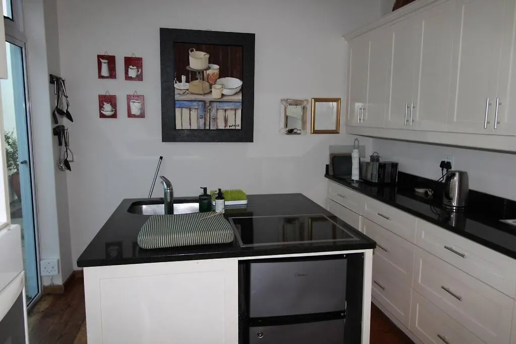 Bay Beach Villa One Minute Camps Bay Beachfront Kapstadt