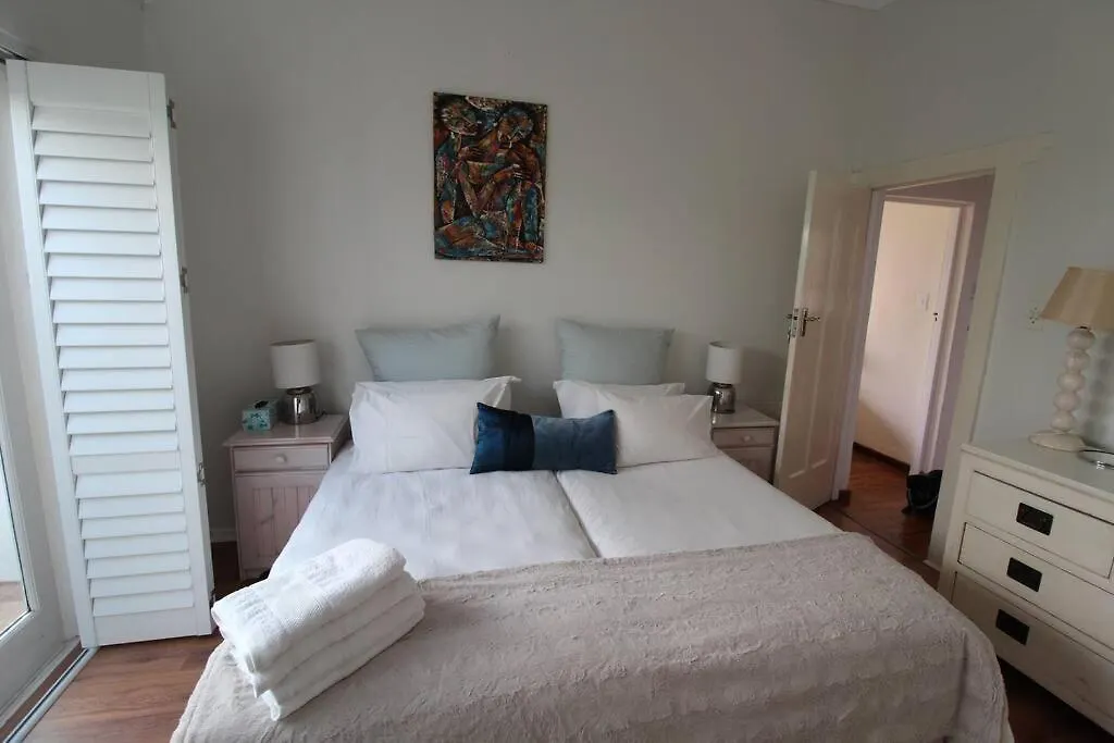 Bay Beach Villa One Minute Camps Bay Beachfront Kapstadt Südafrika