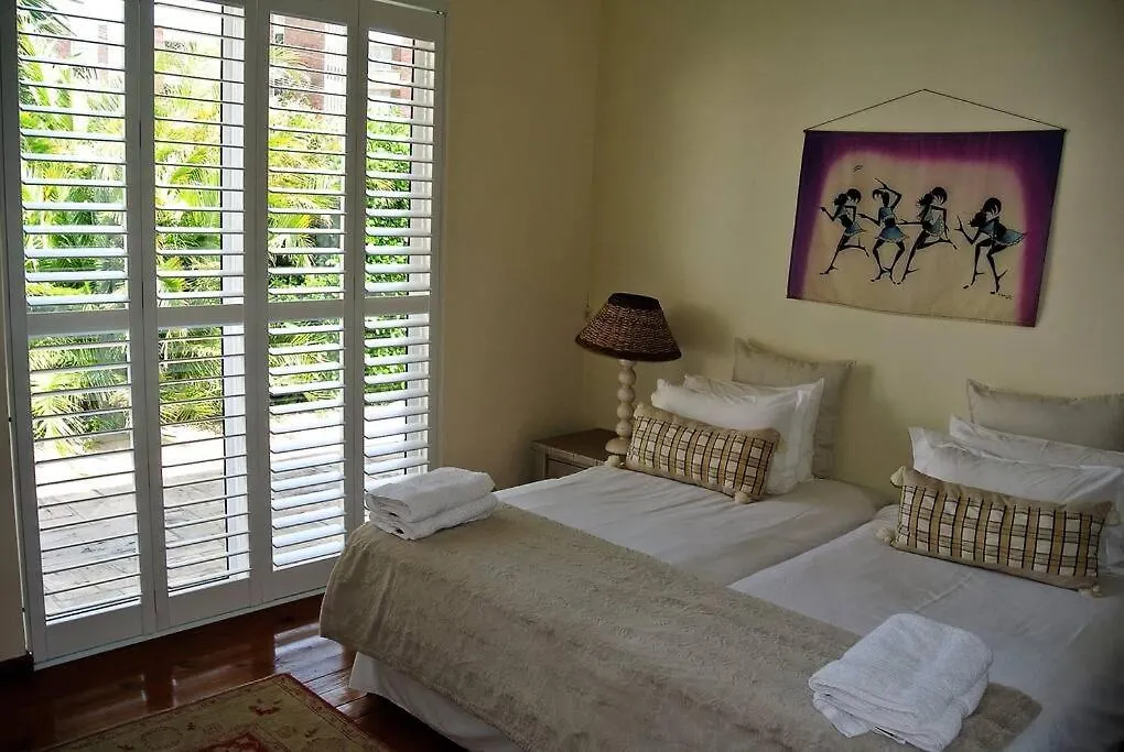 Bay Beach Villa One Minute Camps Bay Beachfront Kapstadt 0*,